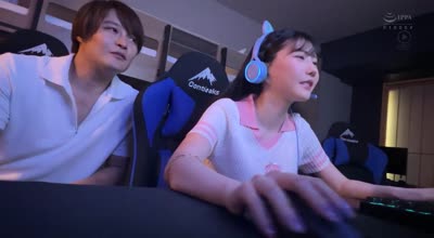 NPJS-135 ゲーマーお姉さんの配信に課金しまくってたらオフパコできたよ！！ ミズキさん2〇歳 ゲームとコスプレ大好きな引きこもりお姉さん