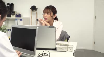HALT-068 休日出勤中、脚長爆美女上司の履きっぱなしムレムレ黒パンストに包まれたパーフェクト 木下ひまり