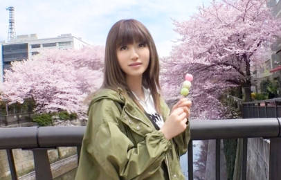 GANA-2071 マジ軟派、初撮。 1325 桜祭りで見つけた散歩好き女子大生。大人しく押しに弱いのかインタビュー交渉もおっぱいを見せてもらうことも二つ