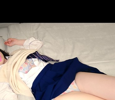 MONA-019 【素人】白肌スレンダー敏感ボディ_純粋なP活女子に制服を着せ中出し