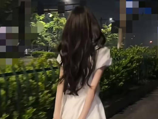颠勺大长腿表妹结果她潮喷弄坏了我的手机