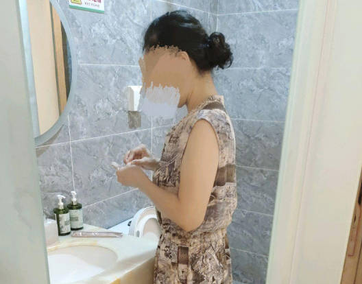 连衣裙干妈穿着衣服玩干儿子