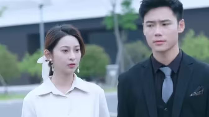 逆天龙皇 （退婚后六大国民女神悔疯了）封面