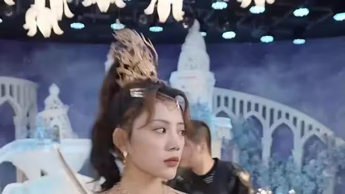 绝世战魔的女帝老婆封面