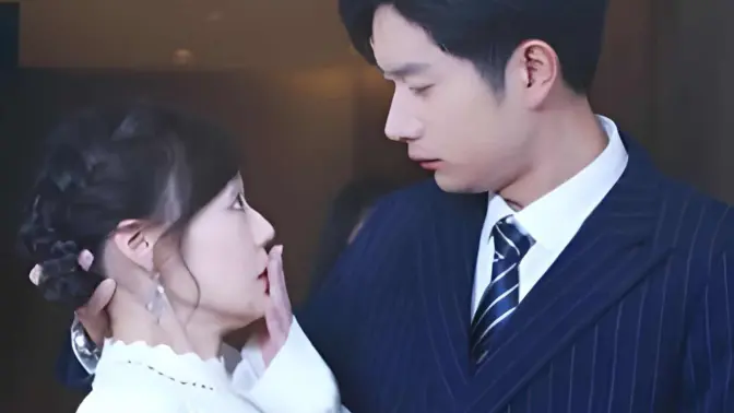 惊闪婚老婆竟是超级大佬封面