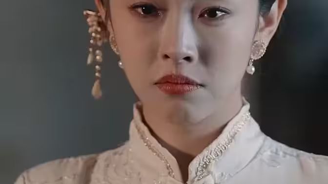 危墙之下封面