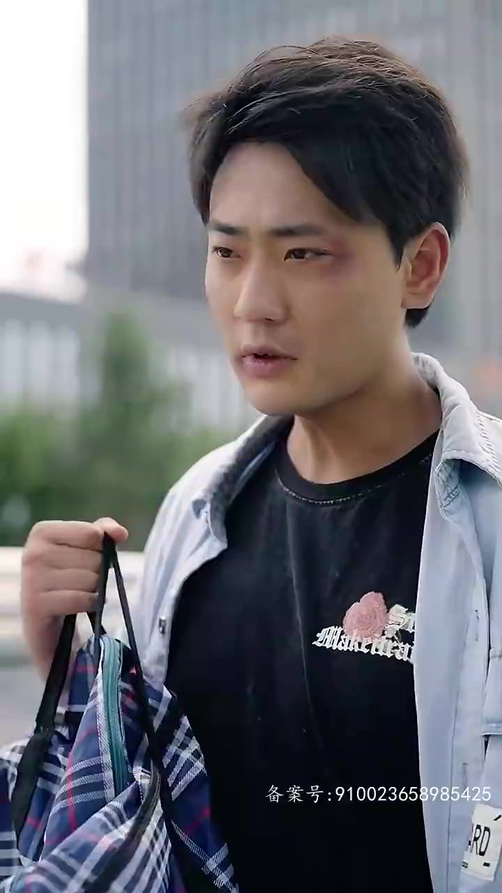 物价贬值后被女明星倒追封面